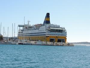 le port  le Ferry pour La Corse